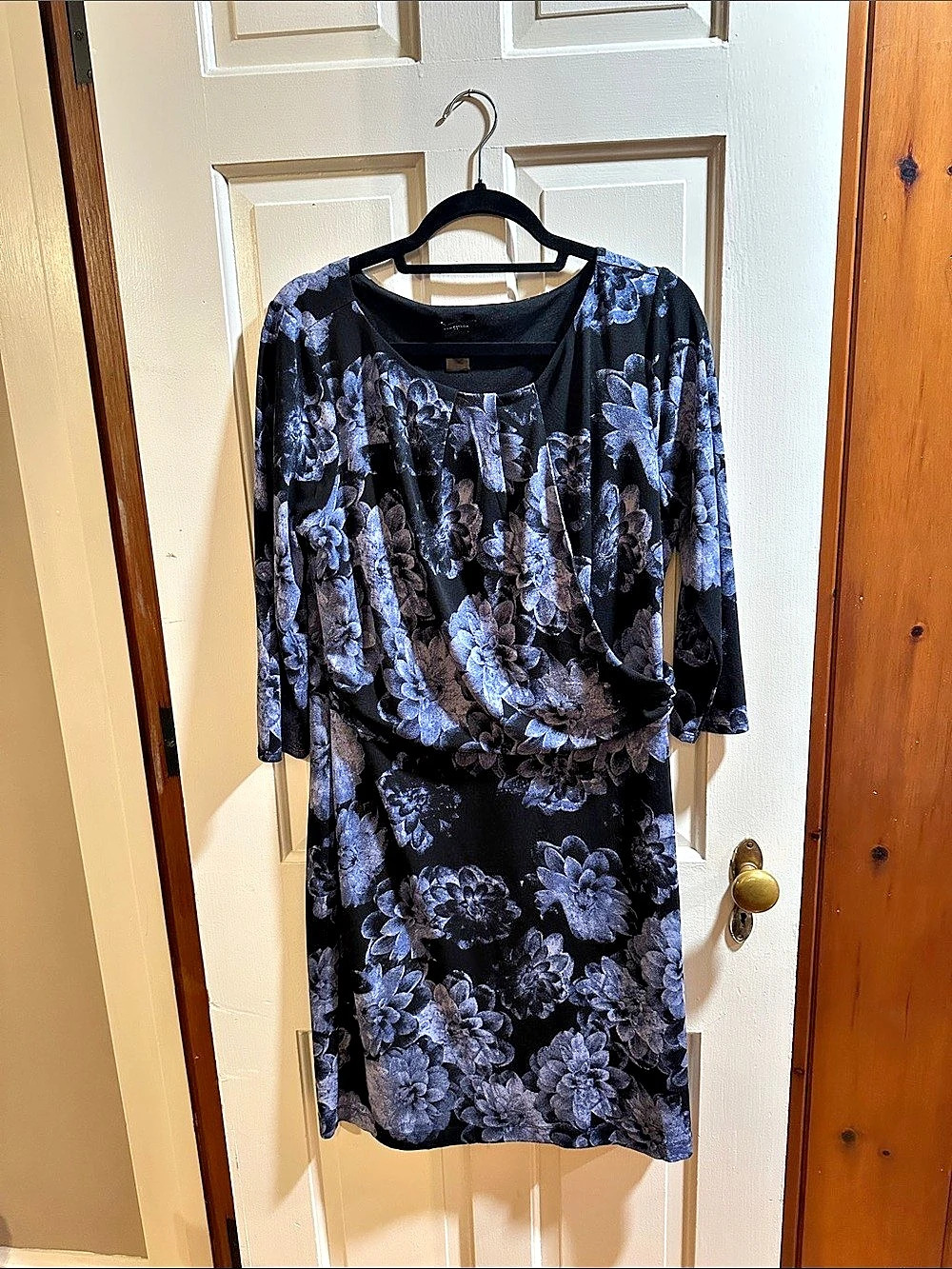 Ann Taylor Floral Dress in Black & Blue Like New